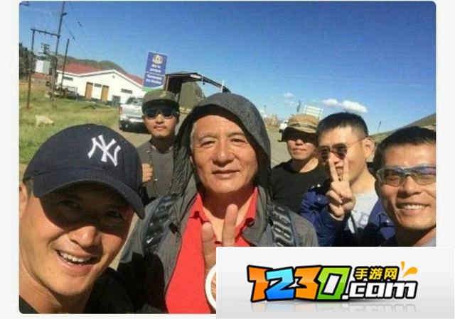 吴京手指少了一截吗 吴京是不是少了个手指