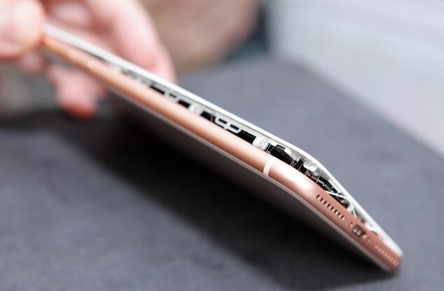 iPhone 8 Plus爆炸是真是假 iPhone 8 Plus充电中膨胀事件