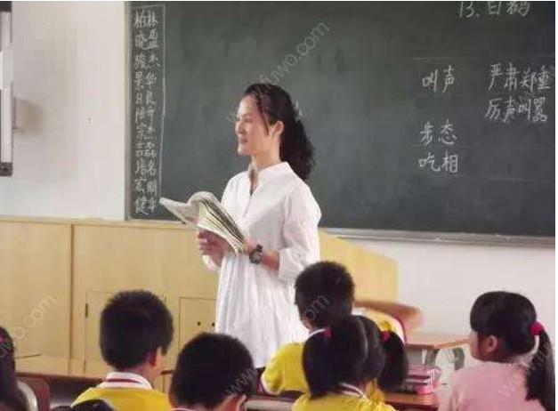 为何越来越多的老师选择离职？网友给出了答案，家长：这锅不背