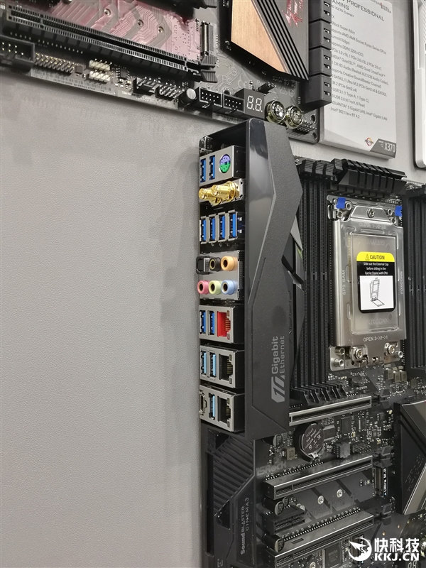 华擎X399主板详解：AMD 16核爆发就靠它了！