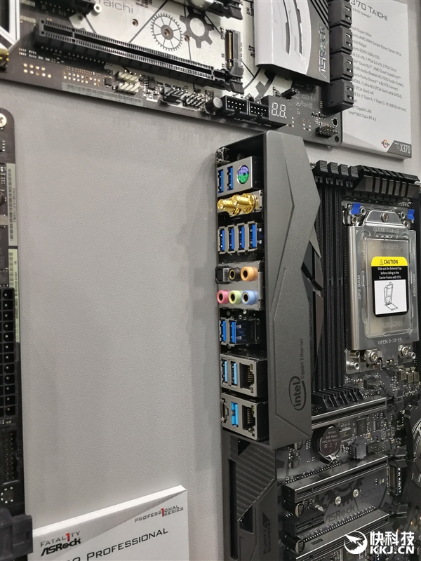 华擎X399主板详解：AMD 16核爆发就靠它了！