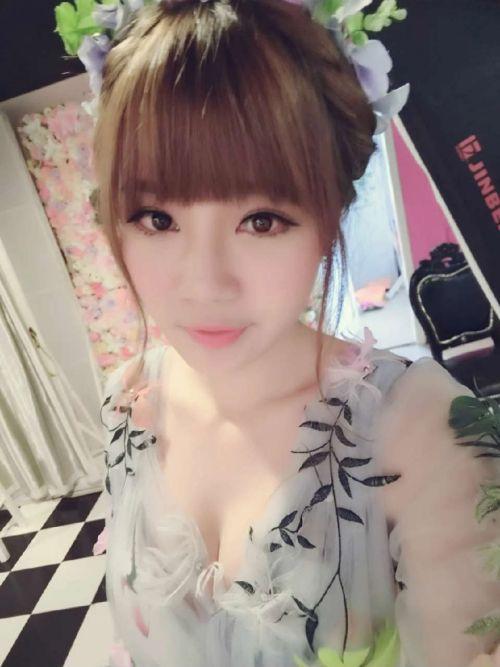 妃凌雪真空倒立动图 妃凌雪个人资料真名图片介绍