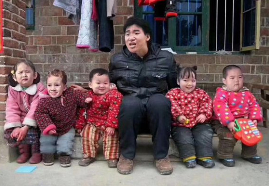 抖音张学友带五个小孩的表情包图片大全 张学友和五个小孩图片表情包下载
