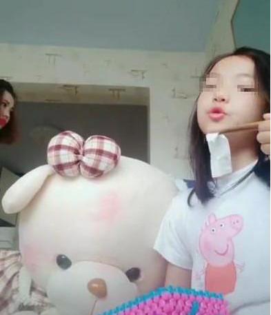 抖音换衣服视频下载 抖音妹子换衣服被拍视频观看