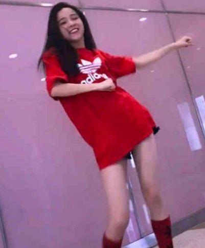 抖音袜子女神是谁 袜子最多的女人是谁