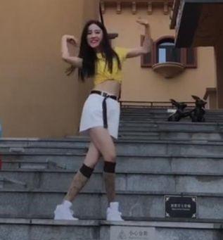 抖音袜子女神是谁 袜子最多的女人是谁